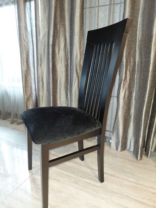 Стільці обідні дерев´яні з м´яким сидінням