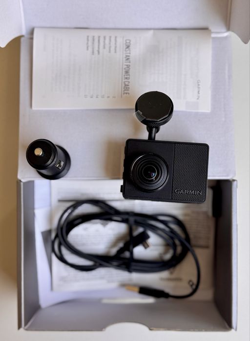 Câmara de filmar para automovel Garmin Dash Cam 67W