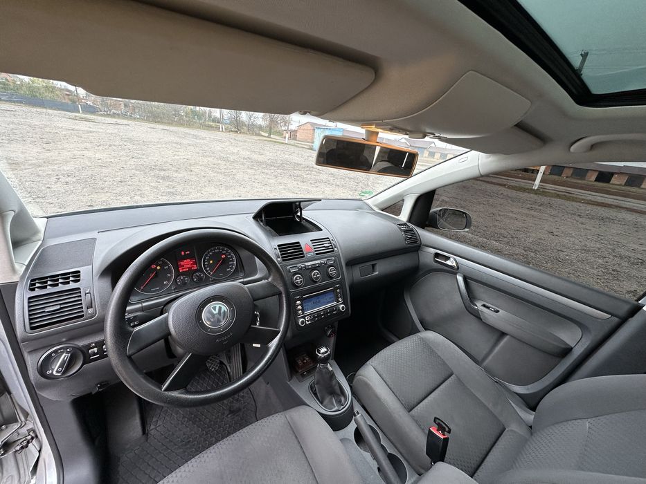 Volkswagen Touran 2005 року | 1.6 бензин/газ | Гарна комплектація