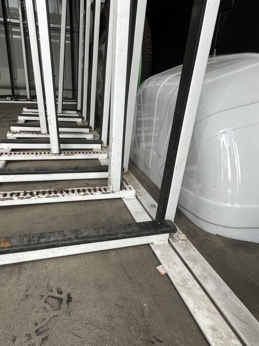 Stojak wewnetrzny do transportu szkla