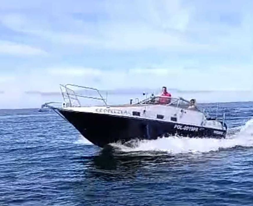 Jacht motorowy 7,5m + Mercury 115efi houseboat doinwestowany