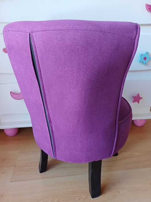 Cadeirão roxo de criança