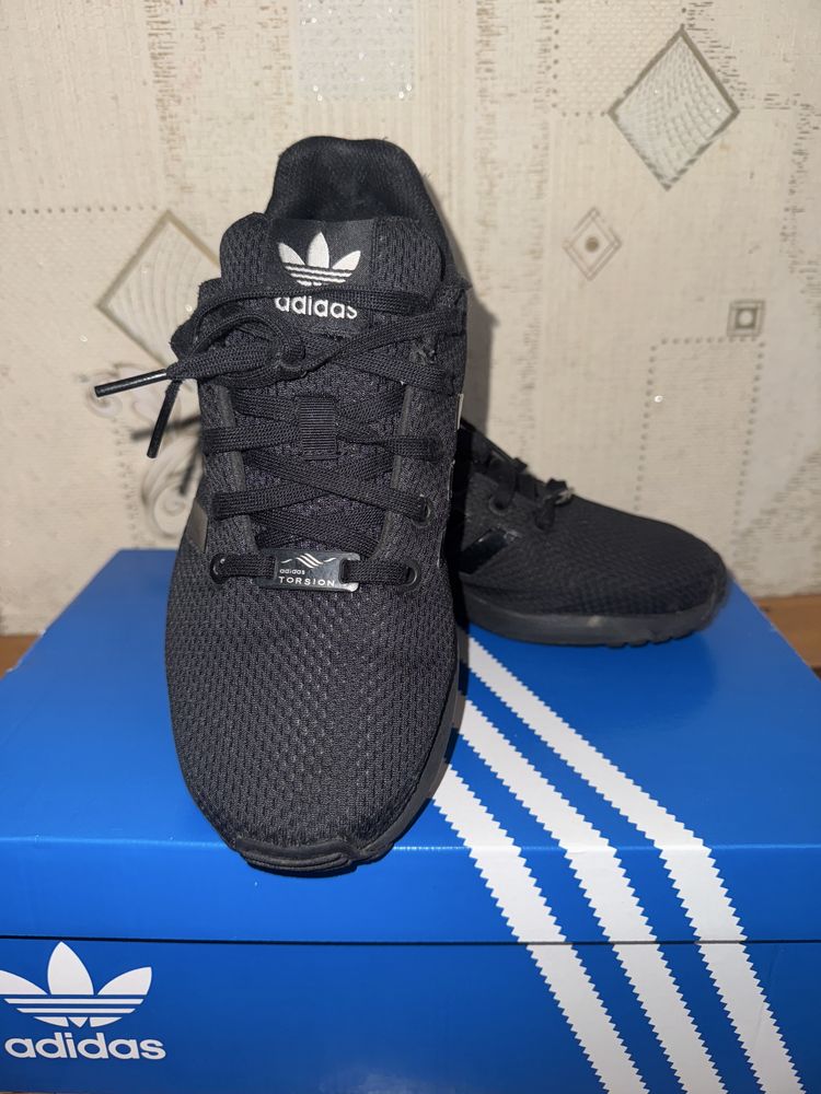 Кросівки adidas ZX Flux р-37 оригінал кросівки адідас чорні
