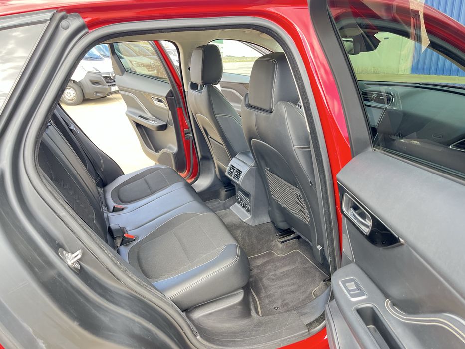 Jaguar F-Pace R-Sport 2.0 - 180cv – 2016 – Impecável!