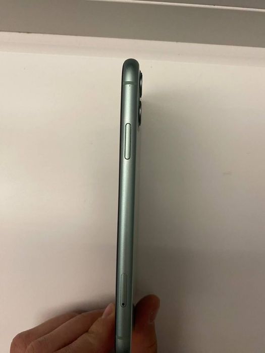 Айфон 11 із вздутою батареєю