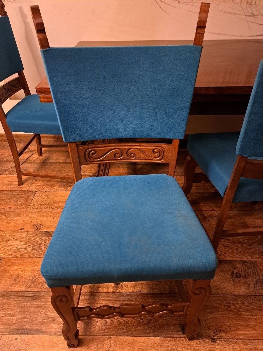 Drewniany rozkładany stół z 6 krzesłami
