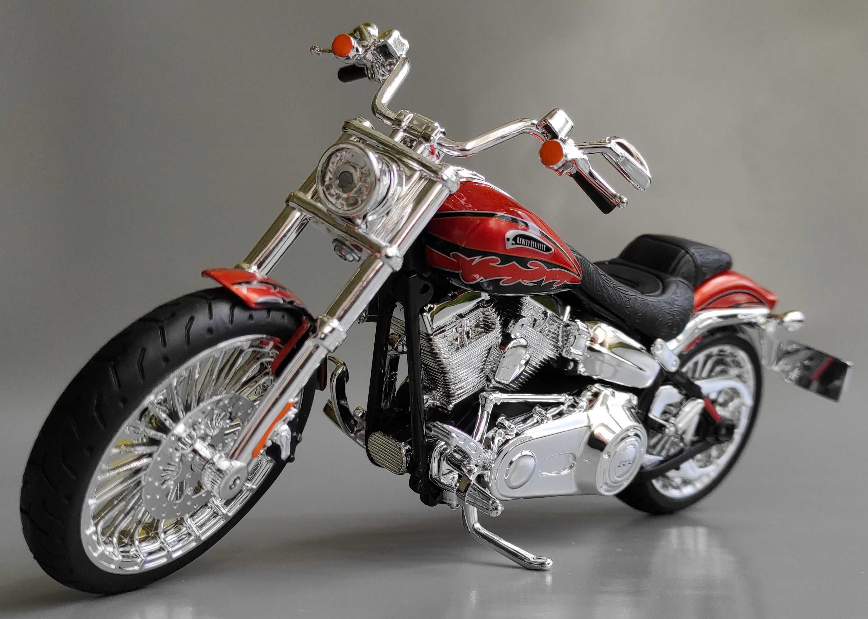 Модель "Harley-Davidson CVO Breakout 2014" 1/12 (Maisto)