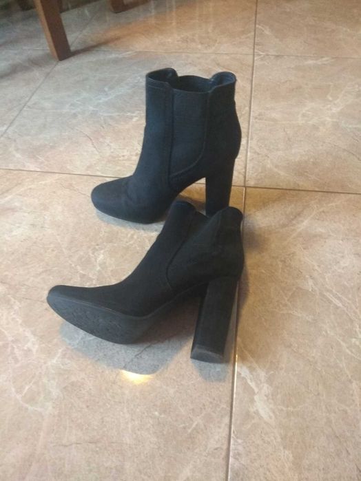 Sprzedam botki zamszowe