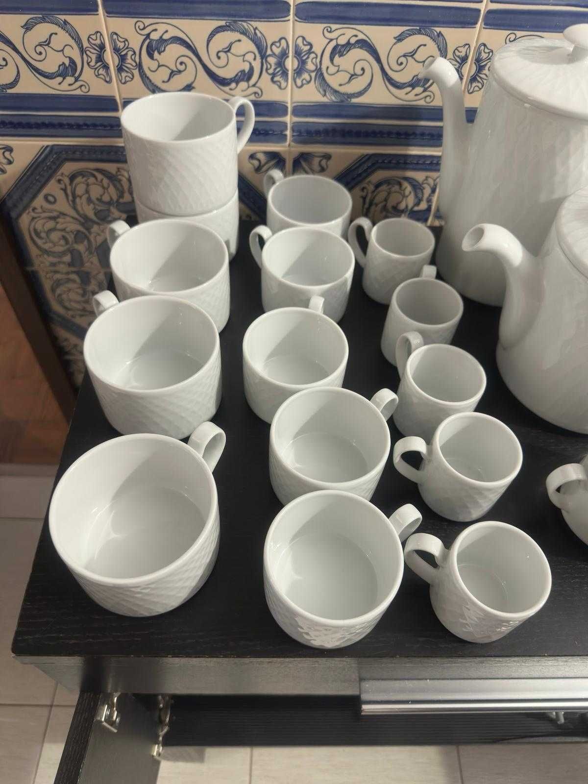 Vende se aparelho de Jantar.