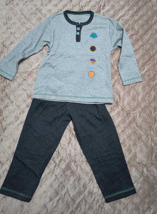 Pijamas, casacos e sobretudo infantil