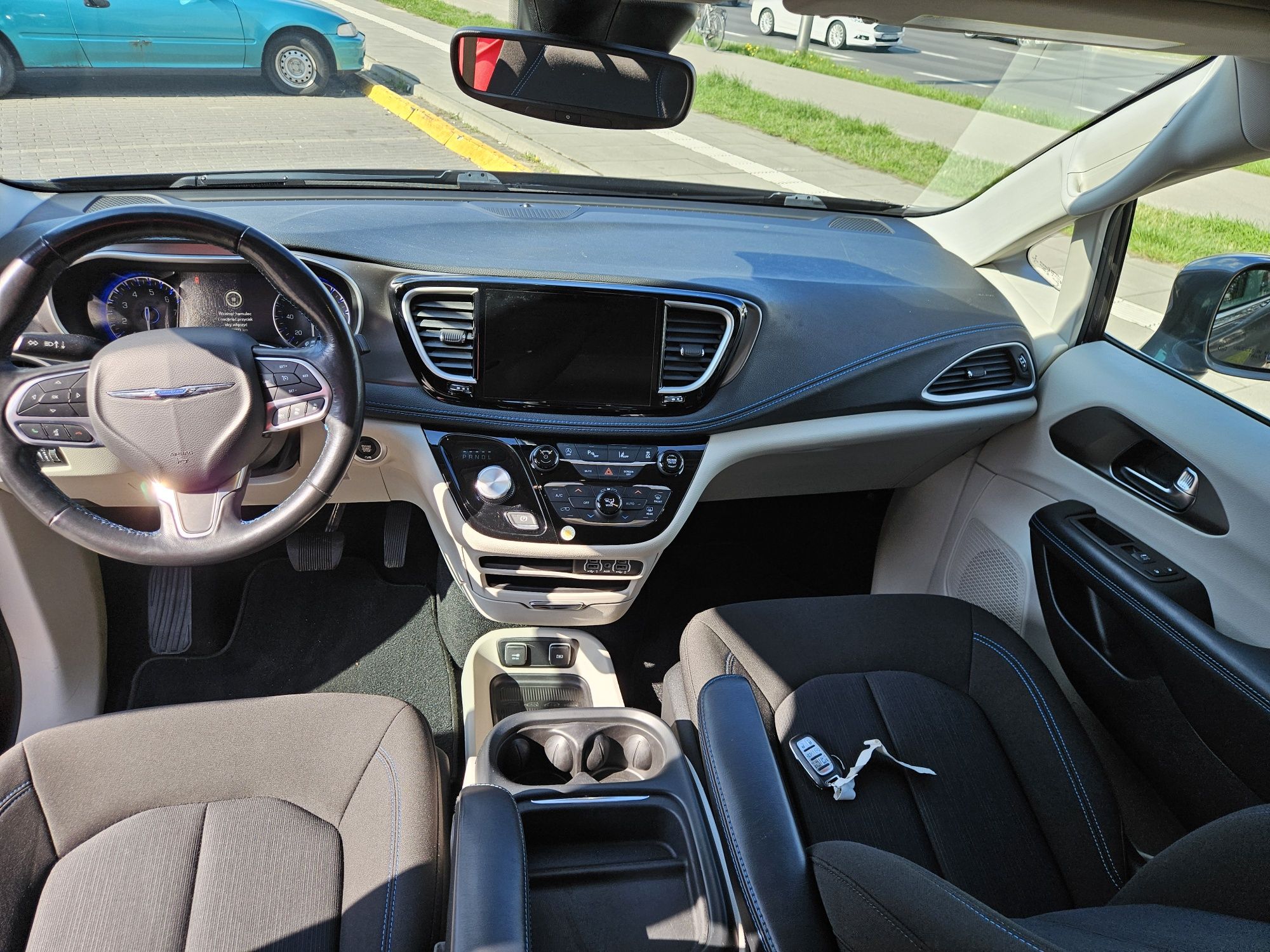 Wynajem samochodu Chrysler Pacifica bus minivan