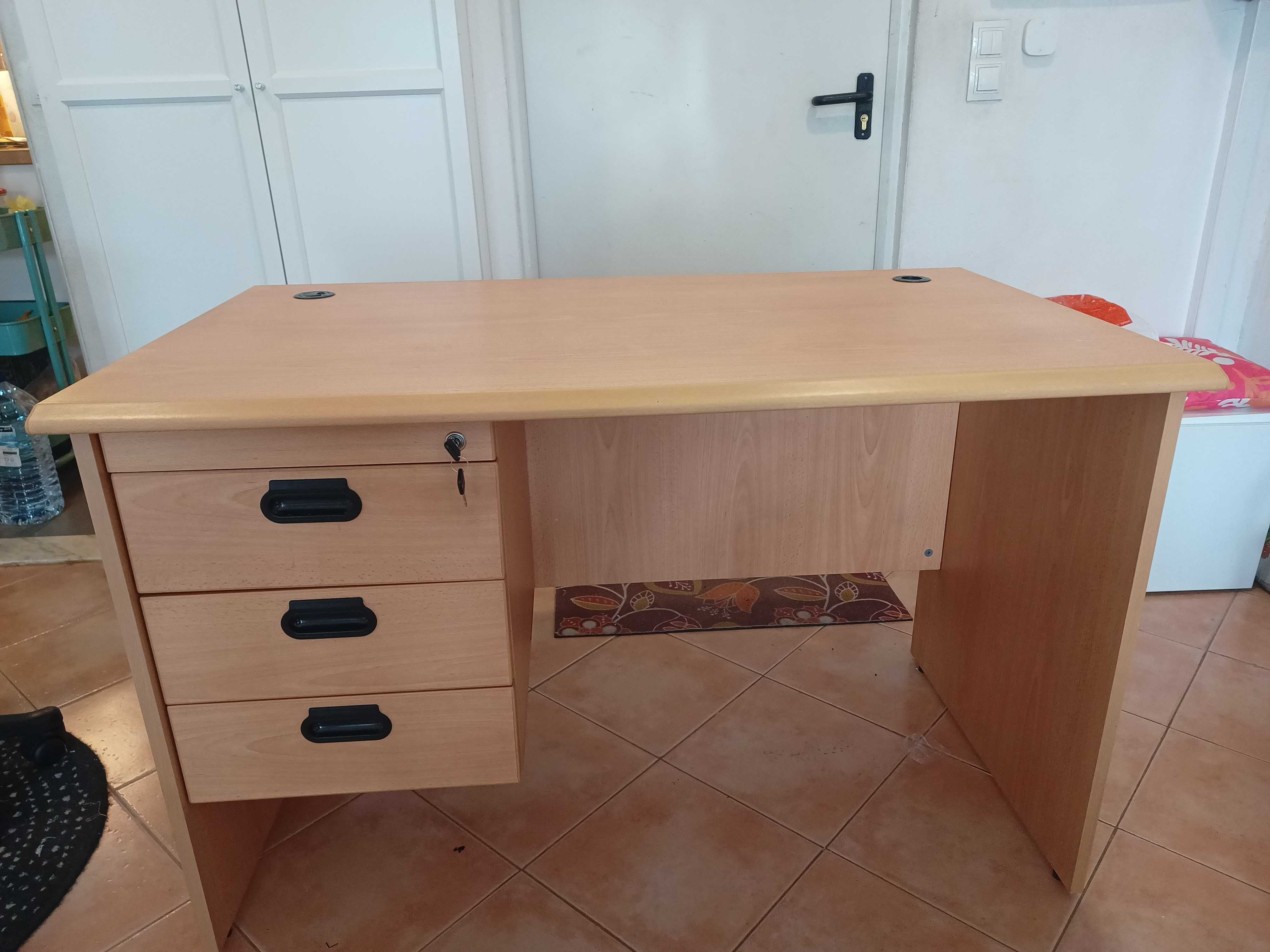 Secretária com gavetas faia