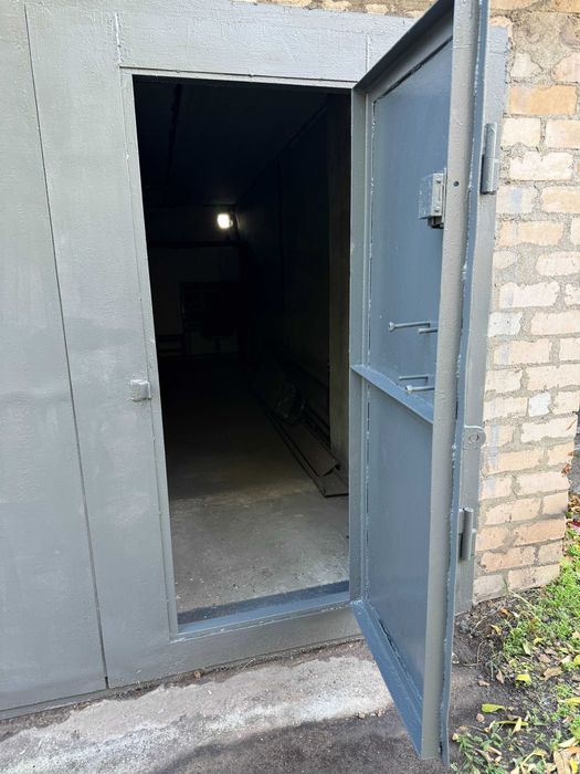 Продам гараж в центрі міста, вул.Перемоги  у кооперативі "Маяк 2".