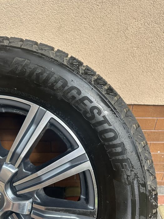 Зимові шини, комплект на дисках Toyota LC200