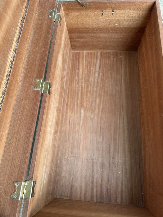 Bau Vintage em Madeira Trabalhada