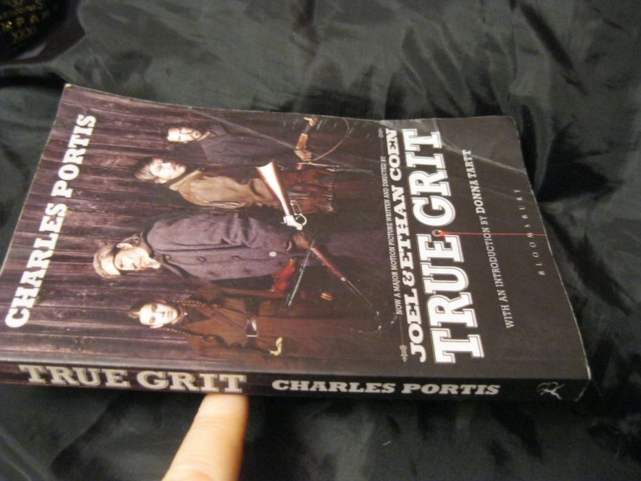 книга на английском языке Charles Portis True Grit истинное мужество