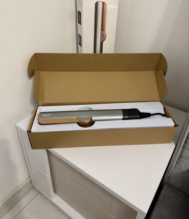 Dyson airstrate (фен , вирівнювач)