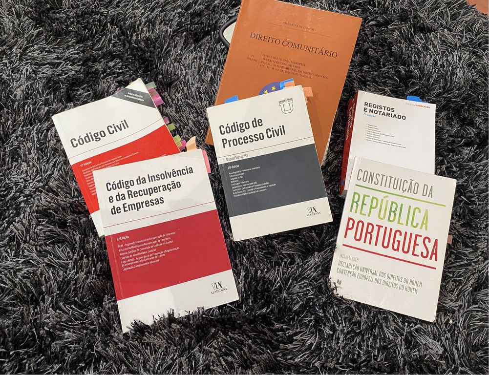 Livros/ Códigos do Direito