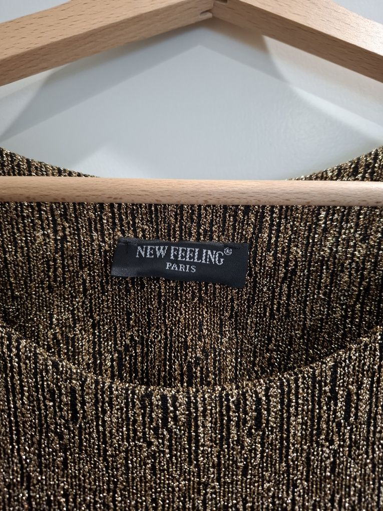 Top em dourado New Feeling