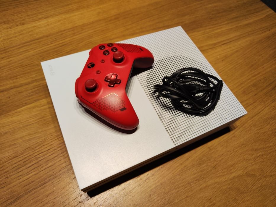 Konsola Microsoft Xbox One S 1 TB
Sprzedam konsol