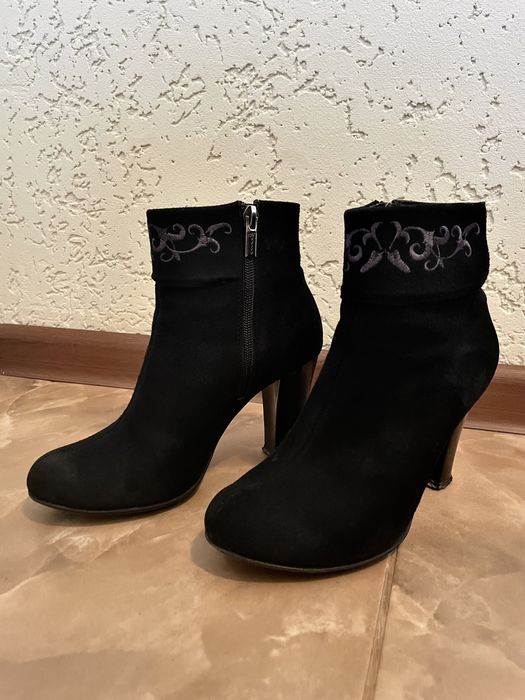 Ботінки замшеві 37 р