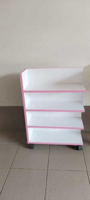 Продам маникюрный стол в идеальном состоянии