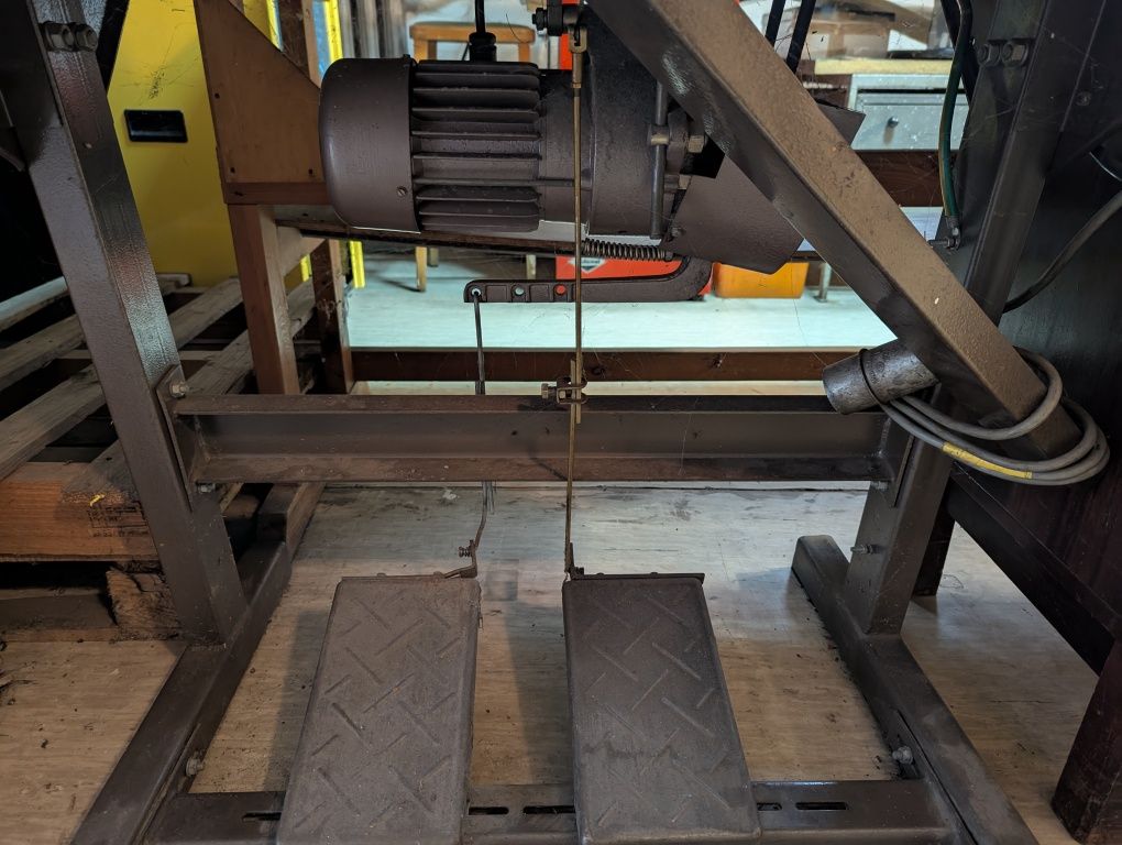 Maszyna do szycia - przemysłowy Overlock 5 nitkow Metalotehnicay