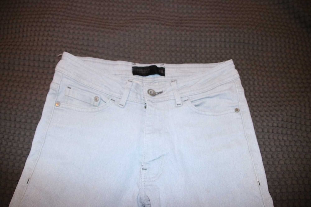 Spodnie jeansowe, męskie, jasno niebieskie, Reserved, W 28, jak nowe