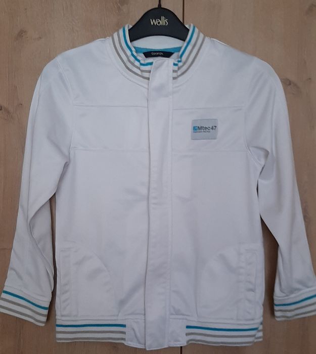 Продам белую ветровку