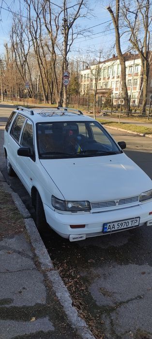 Митсубиси спейс вагон