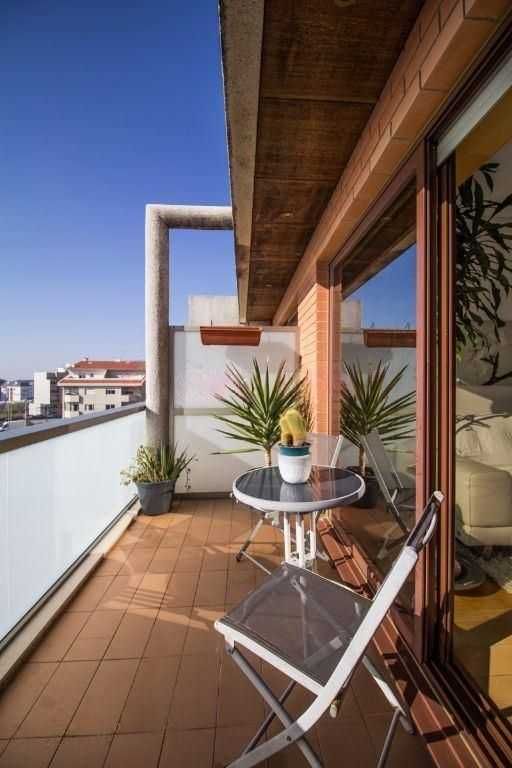 Excelente T2 com Piscina e Vista Mar – S. Félix da Marinha, Gaia