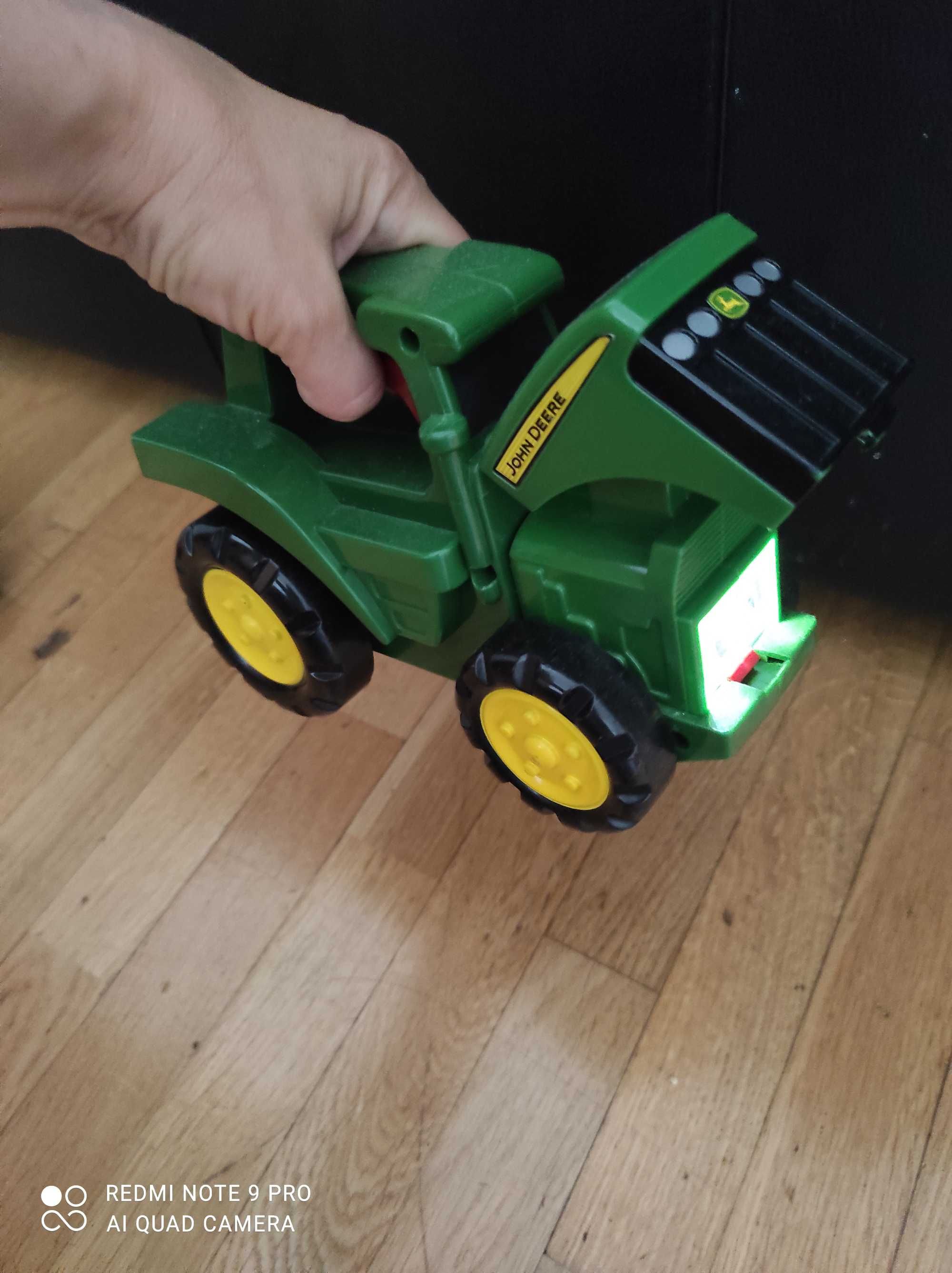 Іграшка трактор фонарик, б/у