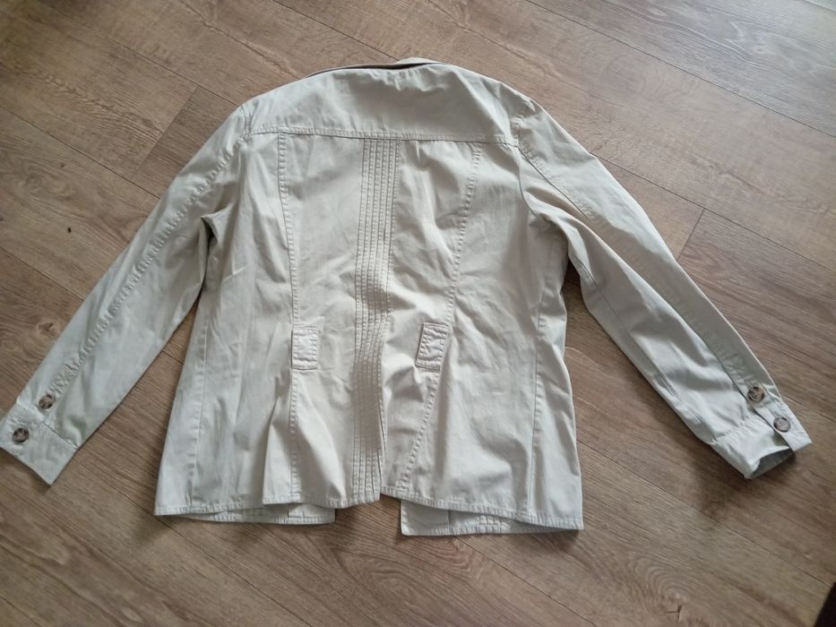 Żakiet damski jasny