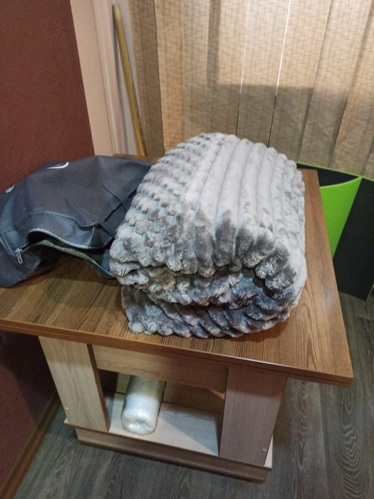 Теплый плед шарпей