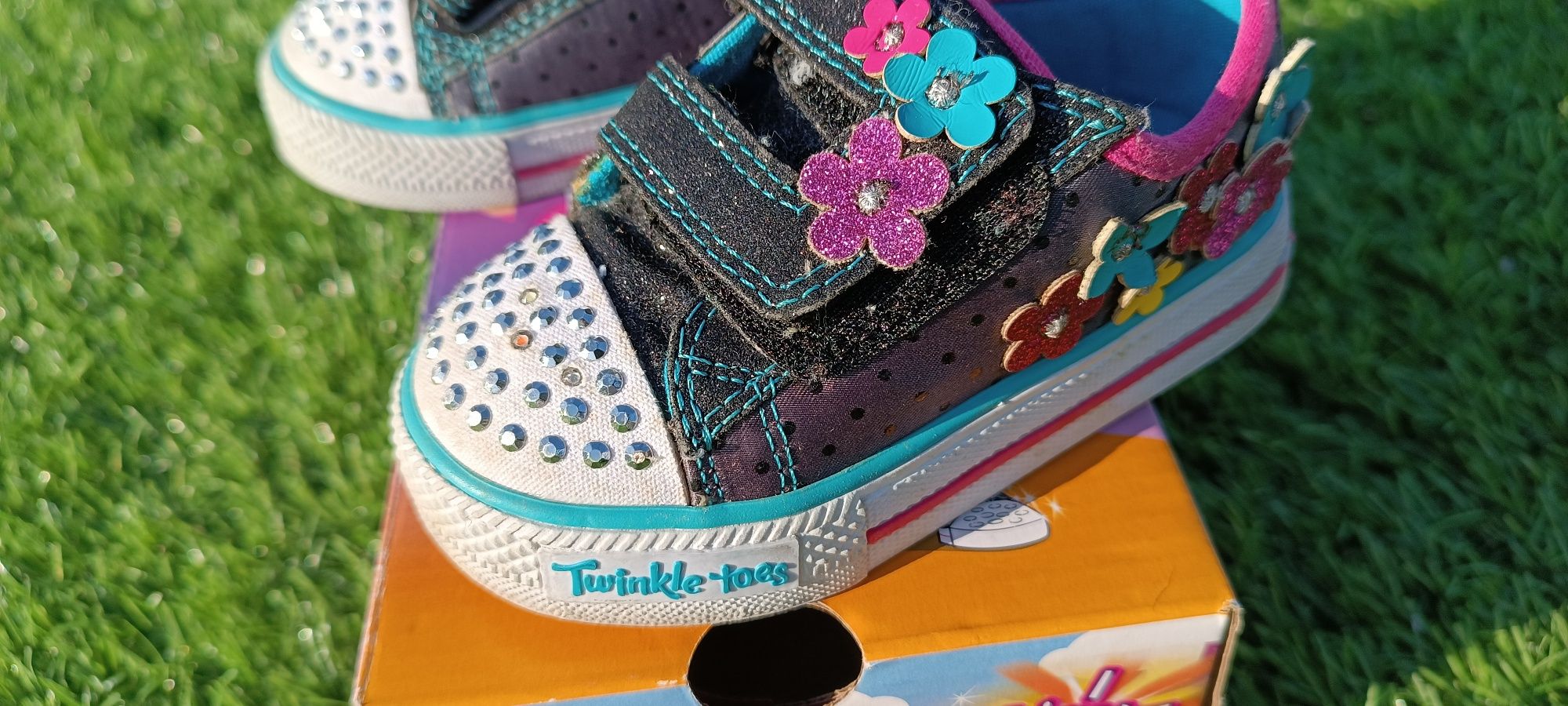 Sapatilha Skechers para bebé menina.