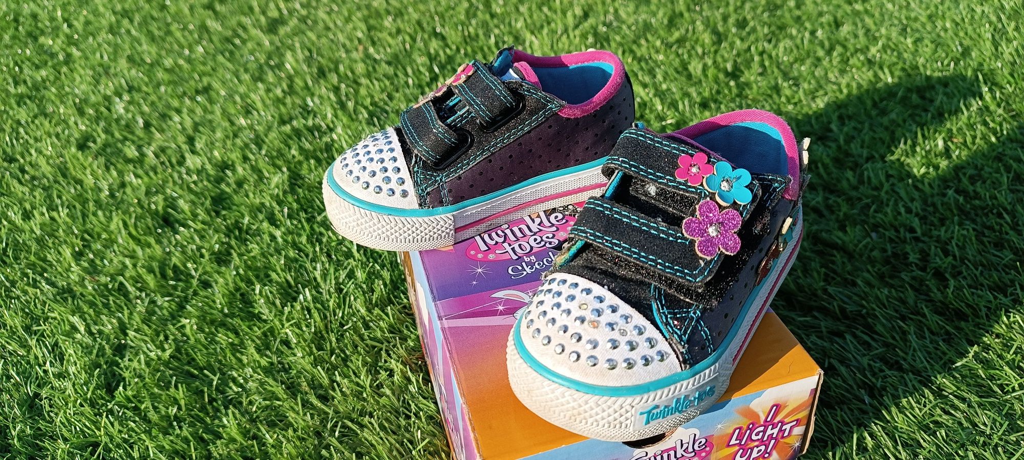 Sapatilha Skechers para bebé menina.