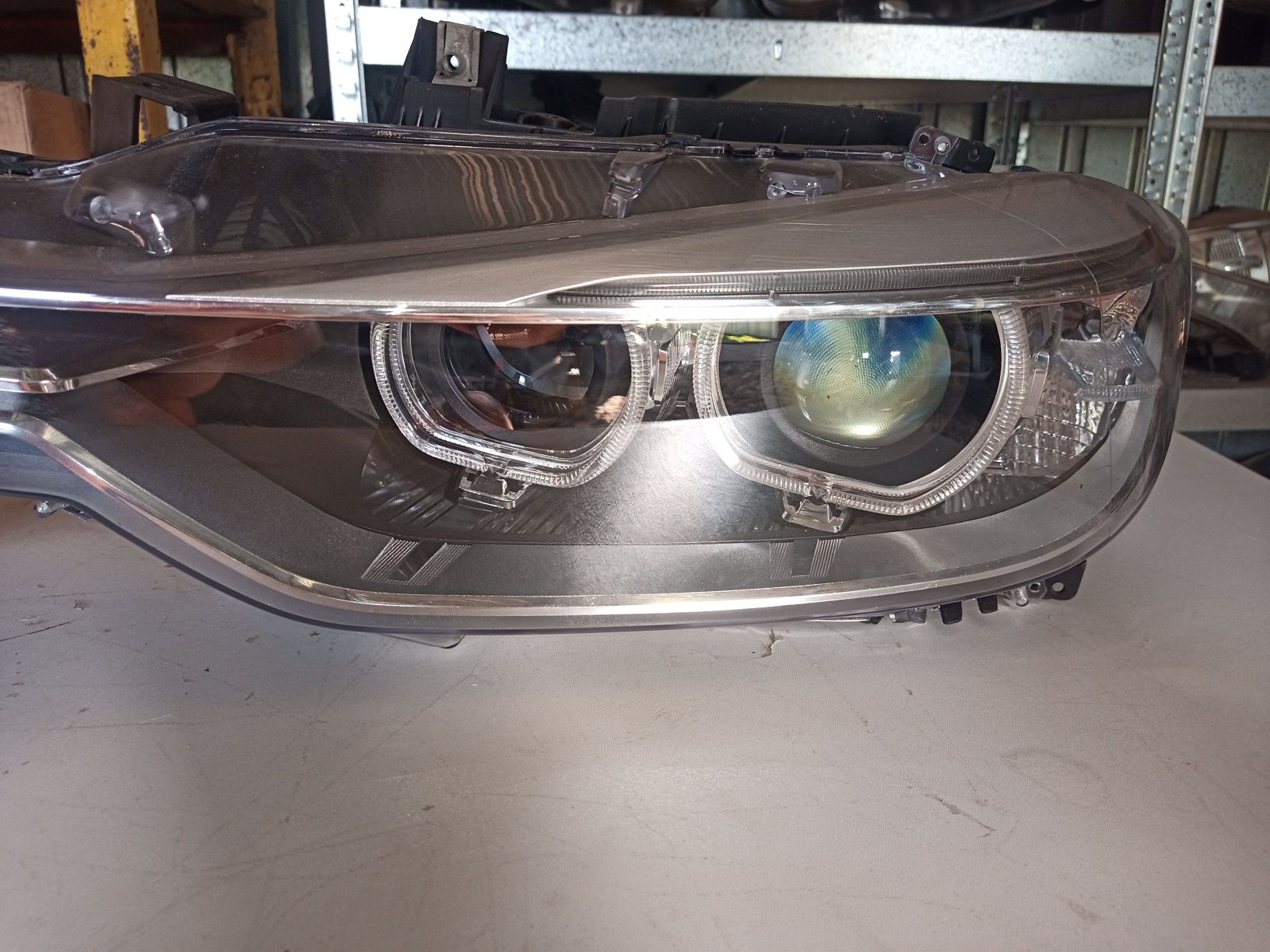 Komplet lamp BMW f30 bixenon skrętny Europa