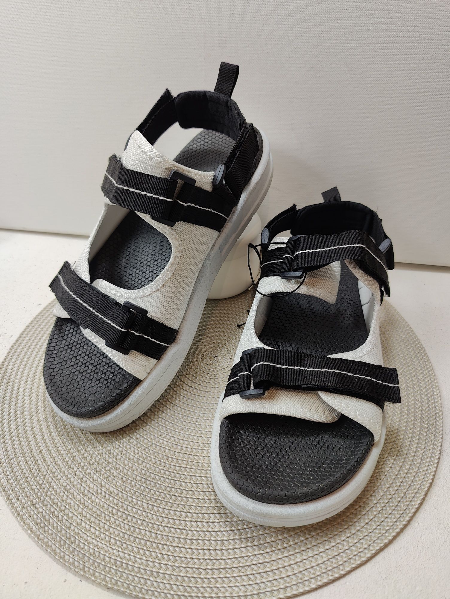 Sandały unisex na grubej podeszwie czarno białe rozmiar 42 43