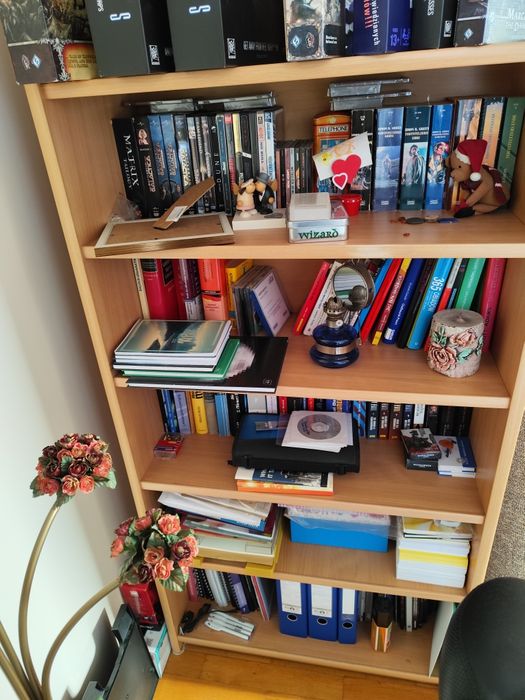 Regał na książki lub przetwory