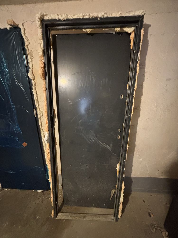 Drzwi techniczne 70 prawe. Prawie nowe. Na gwarancji