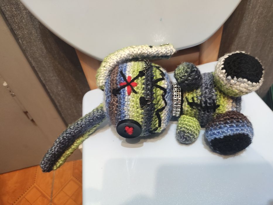 В'язана іграшка, ручна робота