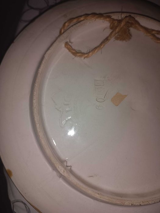 Prato decorativo com representação de caranguejo, artesanal