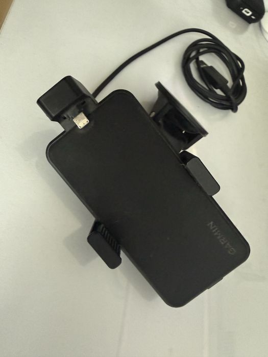 Uchwyt samochodowy Garmin do iphone apple przyssawka zestaw