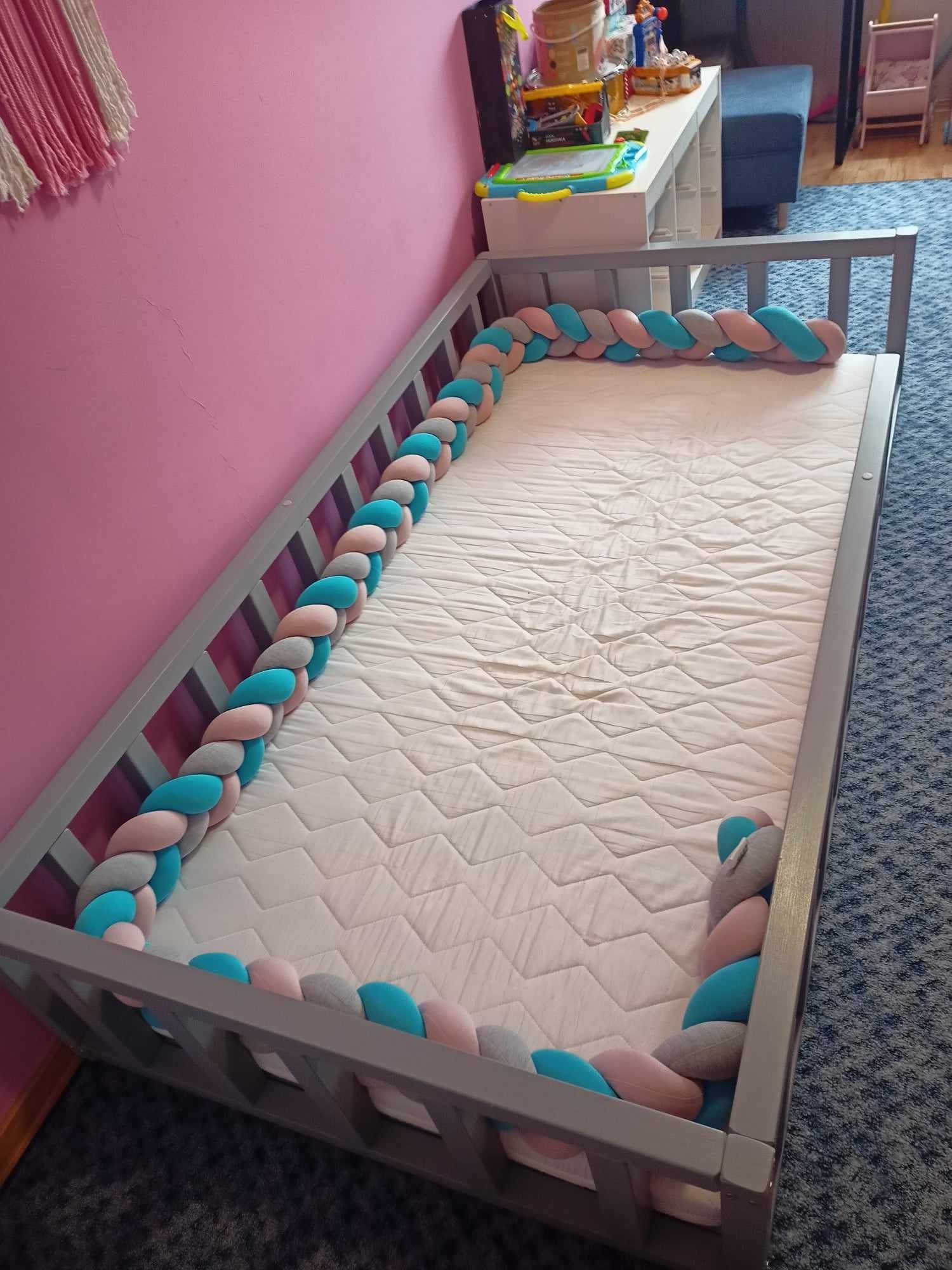 Łóżko dziecięce podłogowe