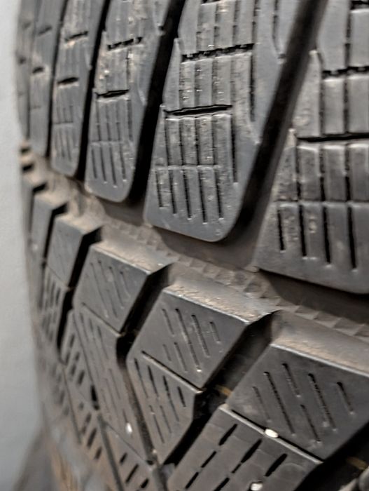 Шини 255/65 R18 зимові PIRELLI Scorpion