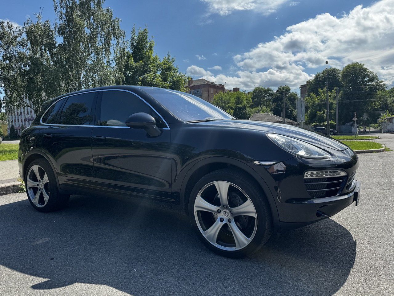 Porsche Cayenne офіційний 2011 року
