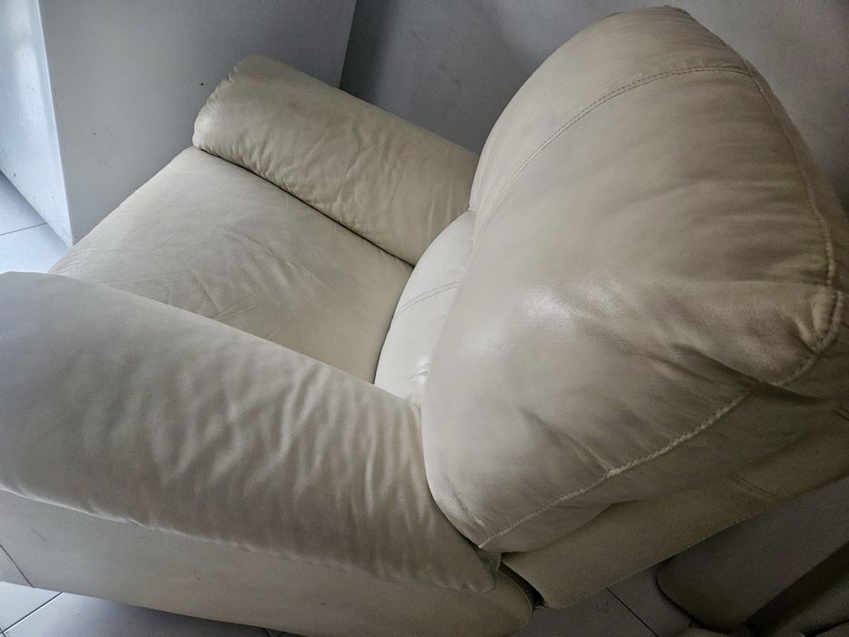 Sofá de couro reclinável Cheers – conforto e estilo para a sua sala!