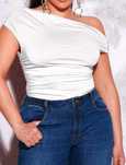 Blusa branca assimétrica