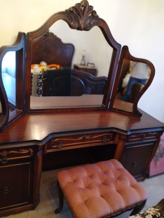 Cómoda / Petité (Pechiché) Antiga com Banco — Peça Lindíssima