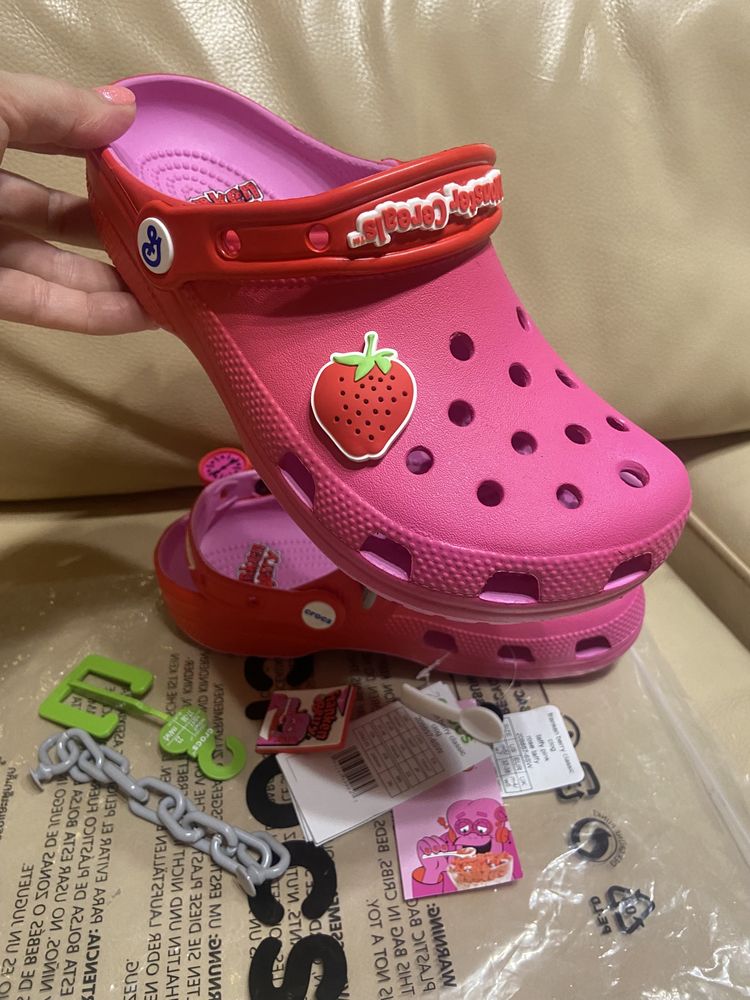 Crocs Лімітована серія Franken Berry Classic Clog Джибітси з USA!